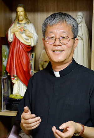 김수영 왜관성당 주임신부는 설립 90주년을 맞는 천주교 왜관성당의 사목지침을 
