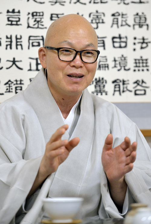 동화사 주지 효광 스님. 이채근 선임기자 mincho@msnet.co.kr 사