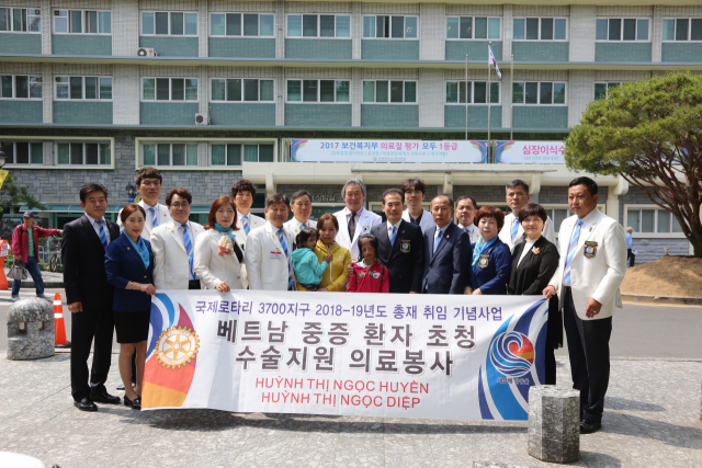 베트남 안면기형 환아 2명 무료수술