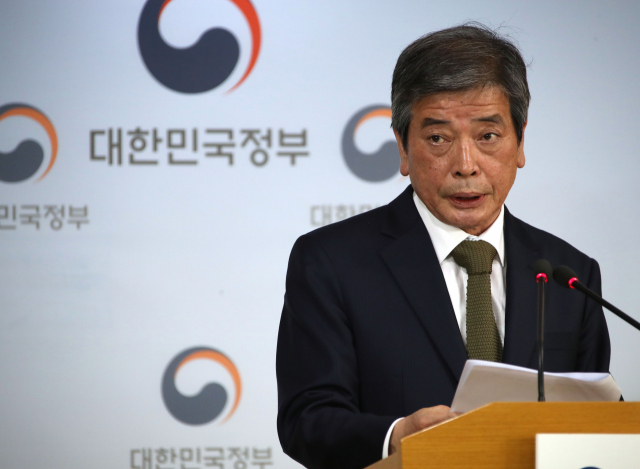 대입제도 개편 공론화 범위 발표하는 김진경 위원장 (서울=연합뉴스) 김승두 기자 = 김진경 대입제도개편특별위원회 위원장 겸 국가교육회의 상근위원이 31일 오후 서울 세종로 정부서울청사에서 대학입시제도 개편 공론화 범위 발표를 하고 있다. 연합뉴스