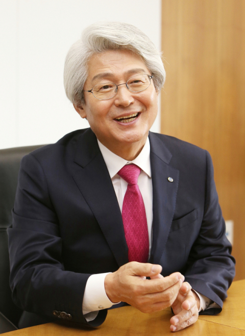 김태오 신임 DGB지주회장은 인재육성과 지속가능한 경영을 강조했다.