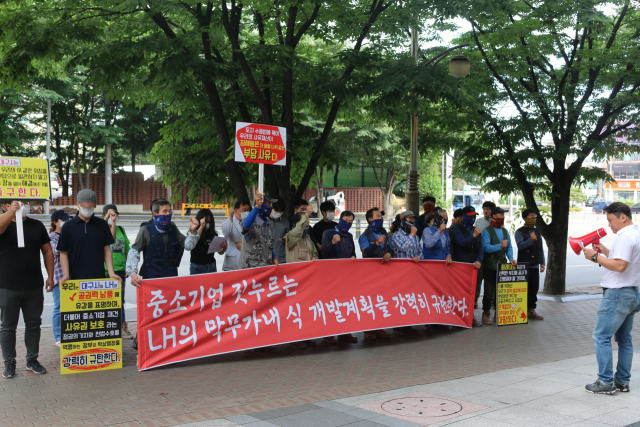 대구 수성구 이천동 일대에서 고급 주택단지를 조성하던 한 건설사가 자신들의 사업구역을