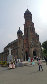 천주교 최초의 순교자 윤지충과 권상연의 순교 터에 세운 멋스런 전동성당.