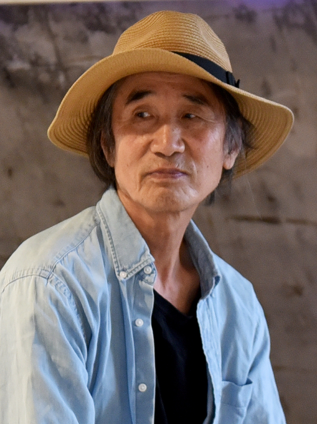 김영진 작가