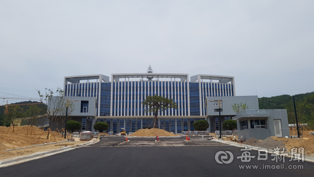 경북경찰청은 지난 2014년 12월부터 안동시 풍천면 도청신도시에 지하 1층, 지상 6층 규모로 신청사 공사를 진행해 왔다. 지난 8일 경북경찰청 신청사의 모습. 박영채 기자