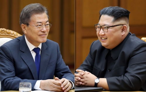 김정은 북한 국무위원장과 도널드 트럼프 미국 대통령이 마침내 싱가포르행 비행기에 몸을 실었다는 소식이 전해지자 문재인 대통령과 청와대는 차분하면서도 긴장감 속에 회담이 열리는 싱가포르 소식에 온통 신경을 집중하는 모습이다. 연합뉴스