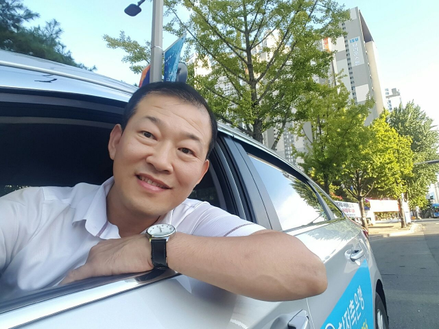 2017년 1월 택시 기사 시절 민부기 당선인이 영화 