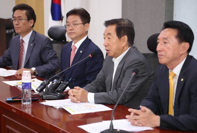 자유한국당 김성태 대표 권한대행이 18일 오전 국회 의원회관에서 열린 자유한국당 경북도당-경상북도 당정협의에서 발언하고 있다. 연합뉴스