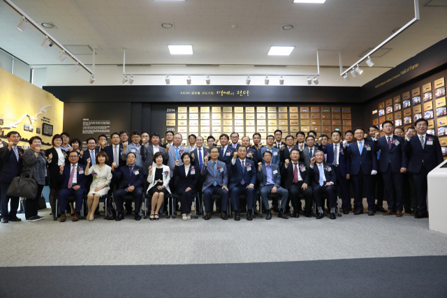 한국산업단지공단은 2014년부터 산업단지 내 유망 중소기업을 선정해 글로벌 중견기업으로 육성하고 있다. 올해는 39개사를 선정해 28일 명예의 전당에서 헌정식을 열었다. 한국산업단지공단 제공