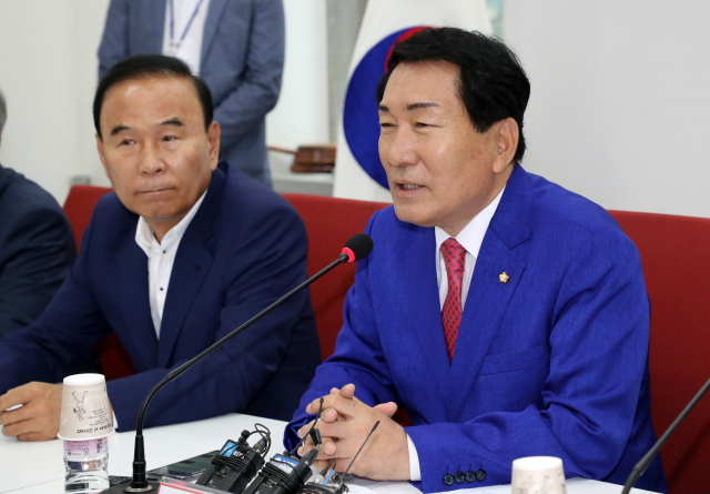 자유한국당 안상수 혁신 비상대책위원회 준비위원장이 28일 국회에서 열린 혁신 비상대책위원회 구성을 위한 준비위원회 2차 회의에서 발언하고 있다. 연합뉴스