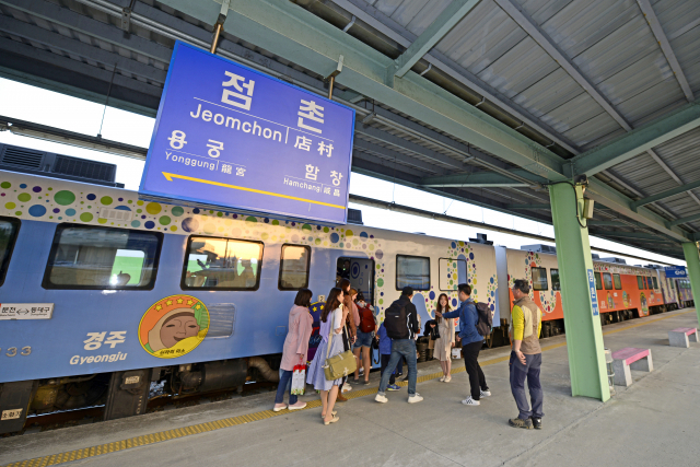 경북도는 관광객을 유치하기 위해 경북관광테마열차를 운행하고 있다. 동대구역에서 출발하는 금요일 주간 포항 바다열차, 금요일 야간 청도 불빛열차, 토