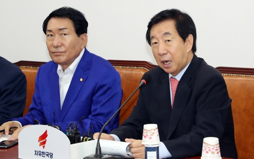 김성태 자유한국당 대표 권한대행 겸 원내대표가 2일 국회에서 열린 원내대책회의에서 발언하고 있다. 연합뉴스