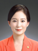 제 8대 대구시의회 전반기 의장에 선출된 배지숙 의원