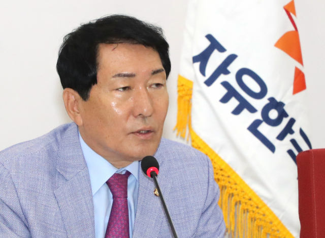 안상수 자유한국당 혁신 비상대책위원회 준비위원장이 3일 국회에서 열린 혁신비상대책위원회 구성을 위한 준비위원회 3차 회의에서 발언하고 있다. 연합뉴스