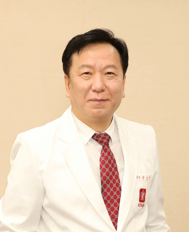 정호영 경북대병원장이 6일 농업인 건강과 도농교류에 기여한 공로로 녹조근정훈장을 수훈했다.