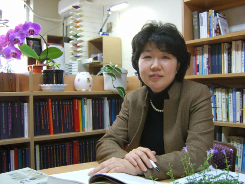 천선영 경북대 사회학과 교수는 최근 벌어지는 성 대결이 혼인율 감소, 이혼율 증가, 가족 해체, 저출생으로 이어지는 등 국가적 위기상황을 야기시킬 수 있다고 우려했다. 경북대 제공