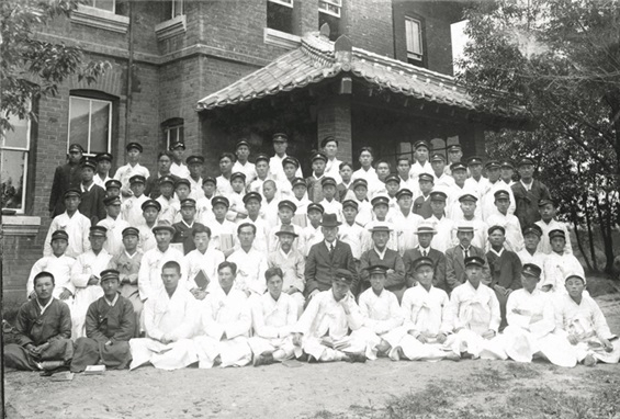 1918년 계성학교 전교생 단체사진. 사진에 나온 학생 대부분이 이듬해 3ㆍ1운동의 주역이 됐다. 계성학교 제공.