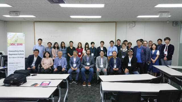 DISC2018에 참석한 빅데이터와 네트워크혁신 분야 연구자들이 기념촬영을 하고 있다. 사진제공 = 세계트리플헬릭스미래전략학회