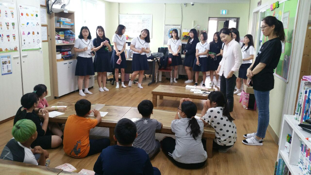 경주 선덕여고가 글쓰기를 통한 인성교육으로 큰 성과를 올리고 잇다. 사진은 지역의 