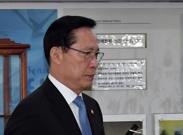 11일 서울 용산구 국방부에서 송영무 국방부 장관이 