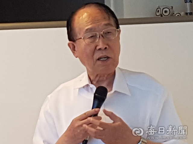 뇌과학 분야 세계적 석학인 조장희 박사가 14일 대구 팔공산 난문소 휴운정에서 열린 