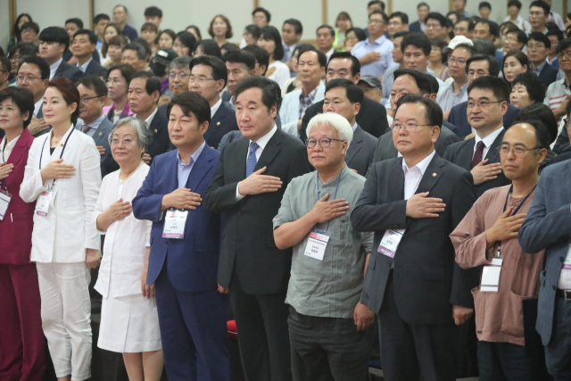 이낙연 국무총리가 14일 대구시 북구 엑스코에서 노동부를 비롯한 13개 정부 부처와 대구시 공동 주최로 열린 