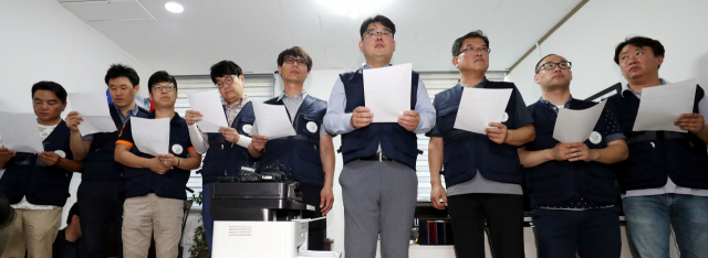 전국편의점가맹점협회 관계자들이 16일 서울 성북구 전편협 사무실에서 기자회견을 하고 있다. 협회는