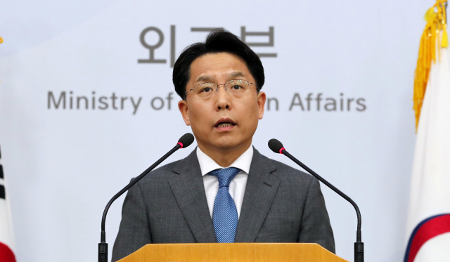 노규덕 외교부 대변인이 24일 오후 외교부 브리핑룸에서 북한 함경북도 길주군 풍계리 핵실험장 폭파 관련 논평을 하고 있다. 연합뉴스