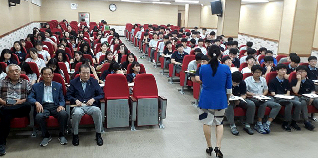 (사)담수회는 경상북도 교육청 후원으로 경상북도 관내 중고등학생을 대상으로 매년 