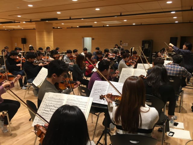 대구시 대명동 대구공연예술연습공간에서 한 오케스트라 단체가 연주 연습을 하고 있다. 대구공연예술연습공간 제공