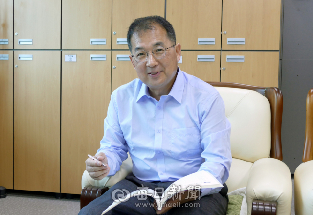 장규열 경북교육발전기획단장은 38명의 위원들과 함께 경북교육청의 향후 4년 간의 장기계획에 대해 구상하고 있다. 김영진 기자