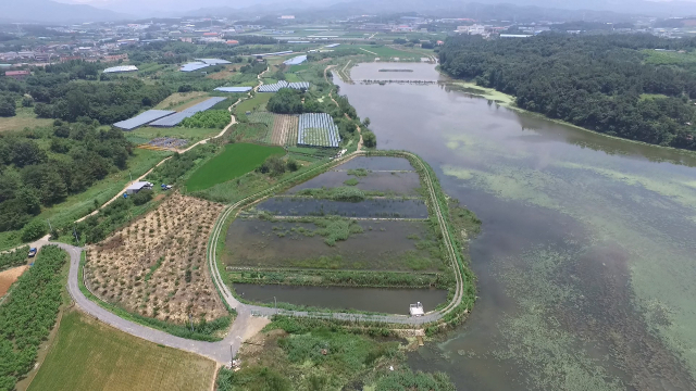 경북도는 매년 4천억원 이상의 예산을 투입, 저수지 건설과 배수개선 등 생산기반을 늘리는 한편, 기상이변으로 증가하고 있는 가뭄과 홍수에 효율적으로 대처하기 위해 저수지를 다원적으로 활용하고 있다. 경북도 제공