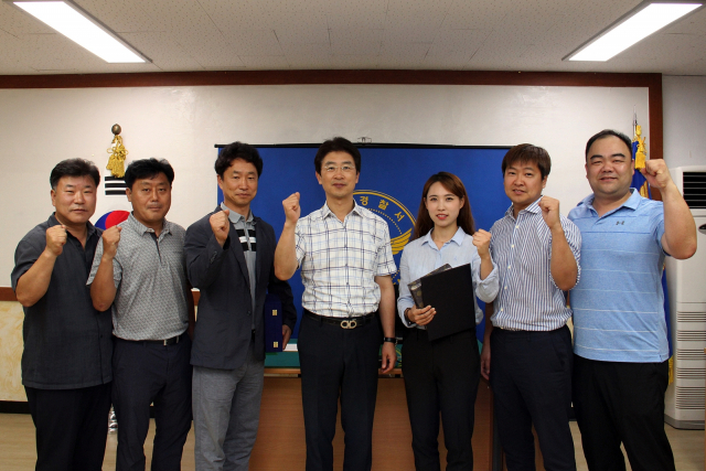 경북경찰청 2분기 베스트 형사팀으로 선정된 예천경찰서 형사팀이 기념촬영을 하고 있다. 예천경찰서 제공