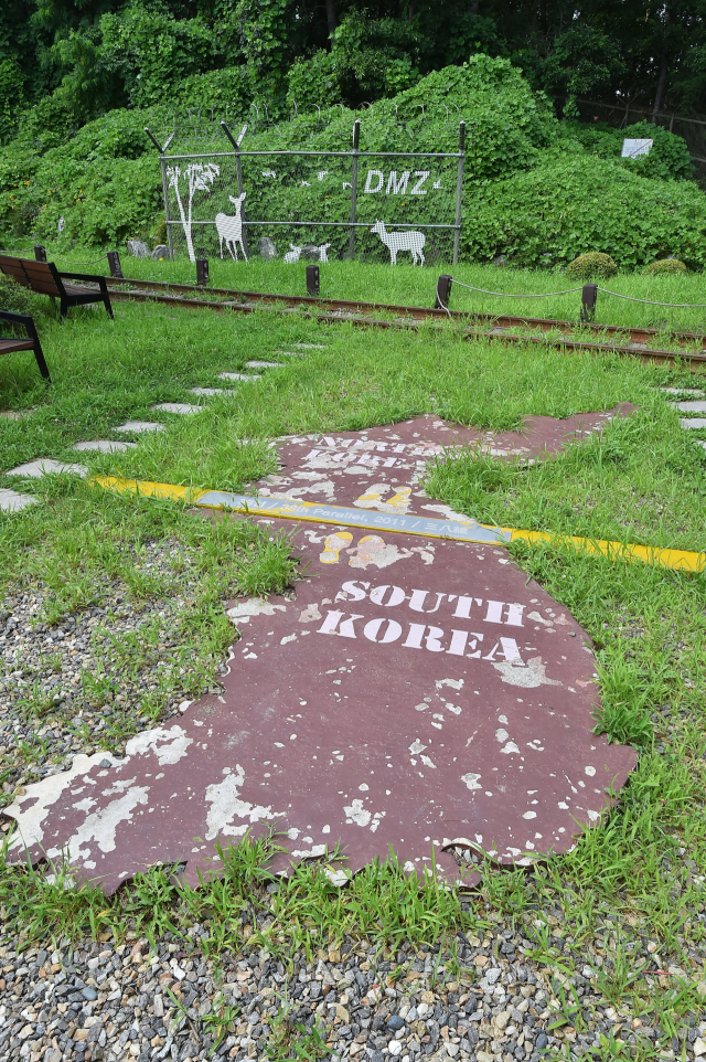 제3땅굴 입구 야외전시장에 설치된 한반도 모양의 지도.
