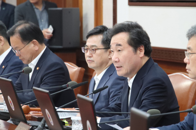 이낙연 국무총리가 31일 서울 세종로 정부서울청사에서 열린 국무회의에서 발언하고 있다. 연합뉴스