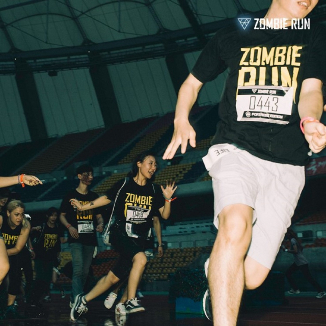 호러 부대행사 참여 확인 스탬프를 찍는 호러트립 여권