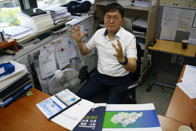 나중규 대구경북연구원 미래전략연구실장은 대구경북권 공항을 중심으로 공항경제권을 조성해 지역 산업을 육성하고 국내외 대기업·중견기업 유치에도 힘써야 한다고 주장했다. 홍준헌 기자