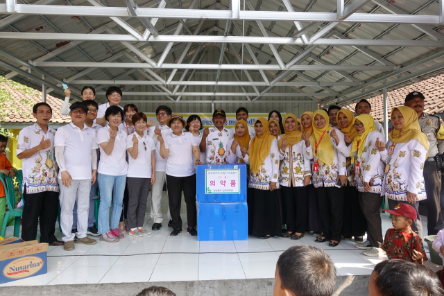 김천의료원 의료진이 지난달 23일부터 27일까지 인도네시아 수방시를 방문해 해외의료봉사활동을 펼쳤다. 김천의료원 제공