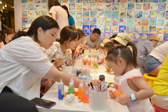 대구백화점 프라자점에서 방학을 맞아 어린이들을 위해 마련한 미술체험 특별 기획전 