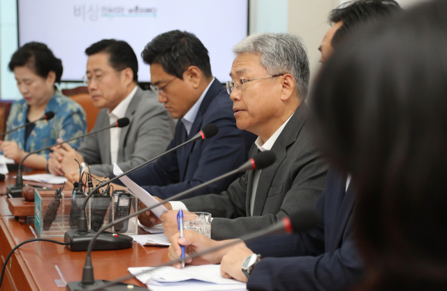 바른미래당 김동철 비상대책위원장이 1일 오전 국회에서 열린 비상대책위원회 회의에서 발언하고 있다. 연합뉴스