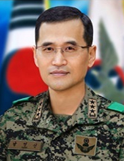 문재인 대통령은 3일 국군기무사령부 개혁안을 건의받고 새 기무사령관으로 남영신 중장을 임명했다. 사진은 기무사령관에 임명된 남영신 특수전사령관. 연합뉴스