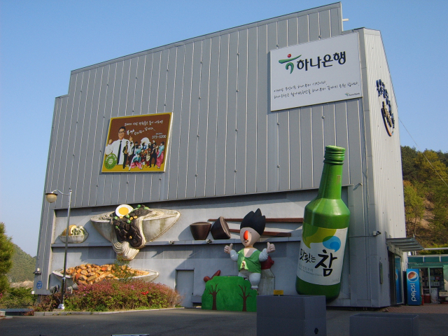 청도군 풍각면 코미디철가방극장이 운영난을 겪다가 지난 4월말 공연을 마지막으로 폐관상태에 있다. 노진규 기자