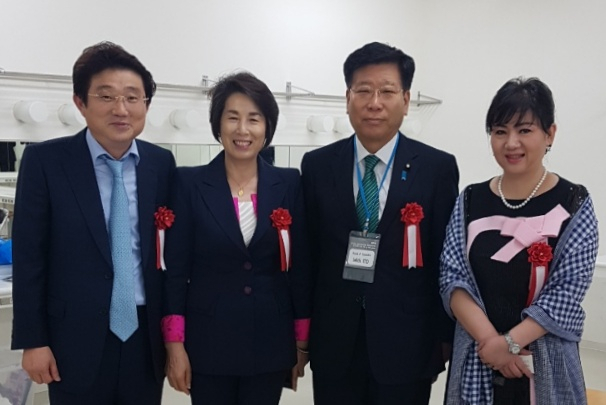 정순천 전 대구시의회 부의장(사진 왼쪽에서 두번째)과 정기은 대구시여성단체협의회장(왼쪽에서 네번째)은 4일부터 이틀간 일본 오이타시에서 열린 동북아관광학회 및 포럼행사에 참가했다.