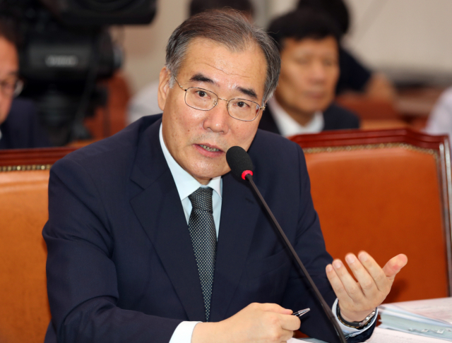이개호 농림축산식품부 장관 후보자가 9일 국회 농림축산식품해양수산위원회에서 열린 인사청문회에서 의원의 질의에 답하고 있다. 연합뉴스