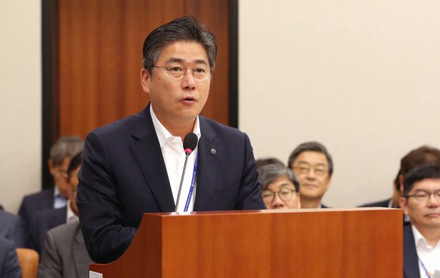 정승일 한국가스공사 사장이 25일 오전 열린 국회 산업통상자원중소벤처기업위원회 전체회의에서 업무보고하고 있다. 연합뉴스
