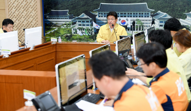 폭염에 취약한 농축산에 대한 비중이 높은 경북도는 장기화되고 해마다 되풀이되는 폭염 대비를 위해 중장기적 대책 마련에 고삐를 죄고 있다. 경북도 제공