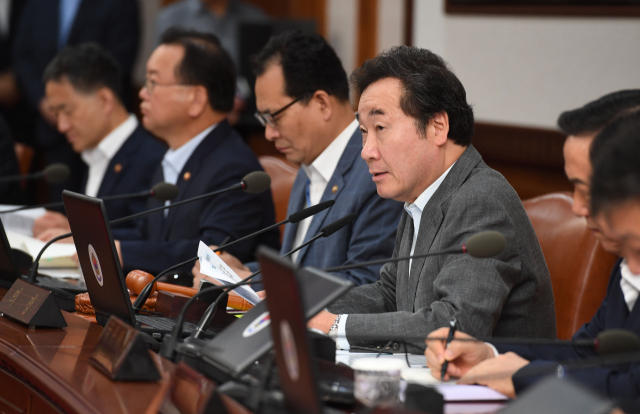 이낙연 국무총리가 21일 오전 서울 세종로 정부서울청사에서 열린 국무회의서 발언하고 있다. 연합뉴스