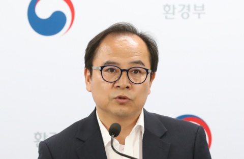 21일 정부세종청사 환경부에서 조석훈 수질관리과 과장이 전국 정수장·산업단지 과불화화합물 검출 조사 결과를 발표하고 있다. 연합뉴스