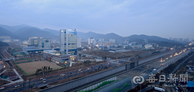대구 혁신도시 정주여건이 낮은 것으로 조사됐다. 따라서 대구 혁신도시에 추가 공공기관 및 기업들의 입주를 위해 정주여건 개선이 시급하다는 지적이다. 매일신문DB