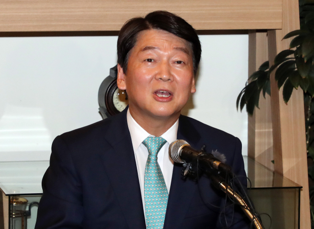 바른미래당 안철수 전 의원이 지난해 7월 12일 오후 서울 여의도의 한 커피숍에서 열린 기자간담회에서